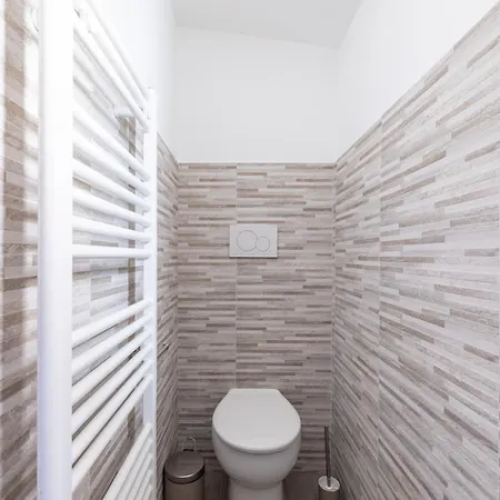 Elegant Ostiense * רומא